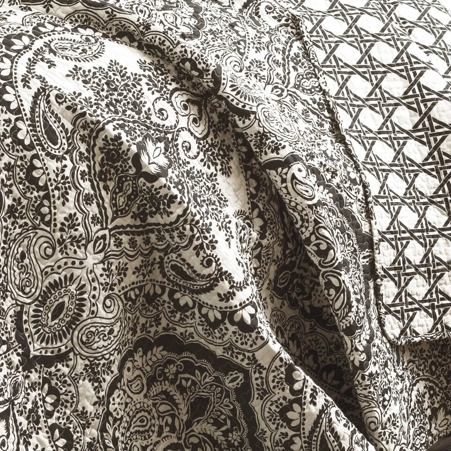 Queen size 3-Piece Quilt Set 100-Percent Cotton in Charcoal Damask by HomePacific