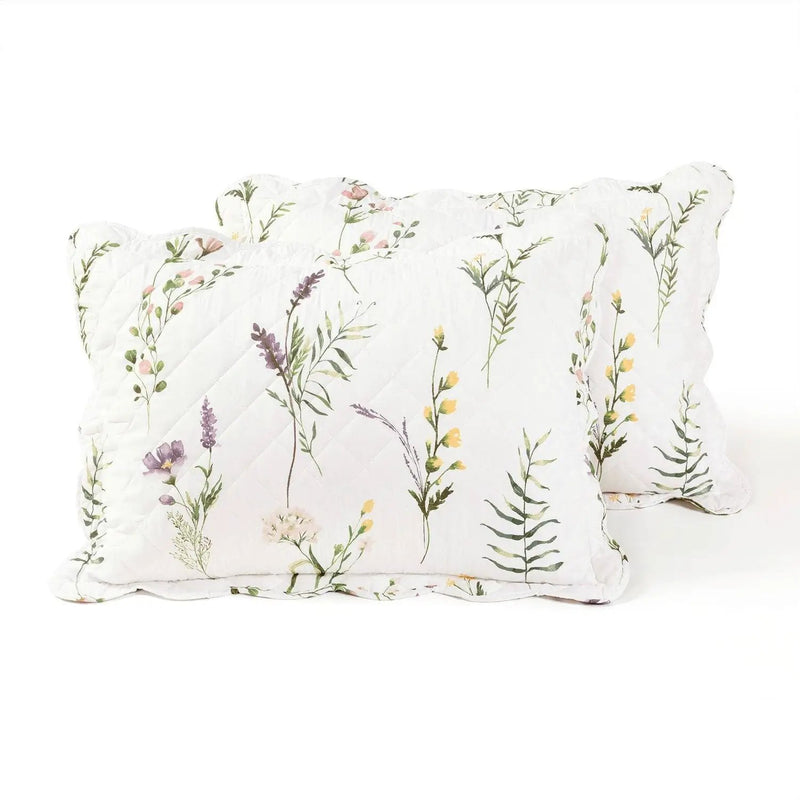 Full/Queen Scallop Edge Floral Lightweight 3 Piece Quilt Set by HomePacific