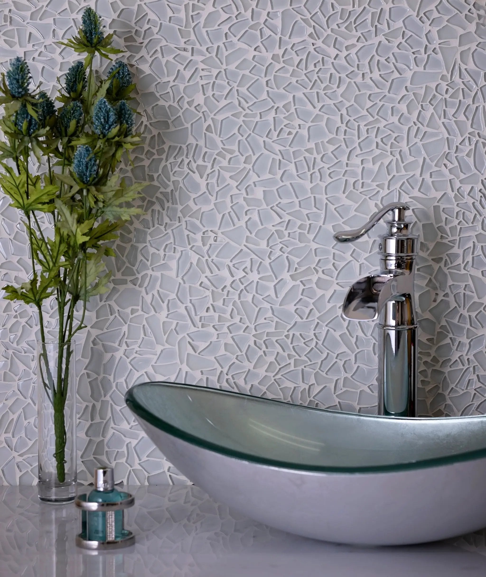 White 11x11 Glossy Matte Multi-shaped Glass Mosaic Tile (5 pack, 4.36 sq ft/case) by Apollo Tile