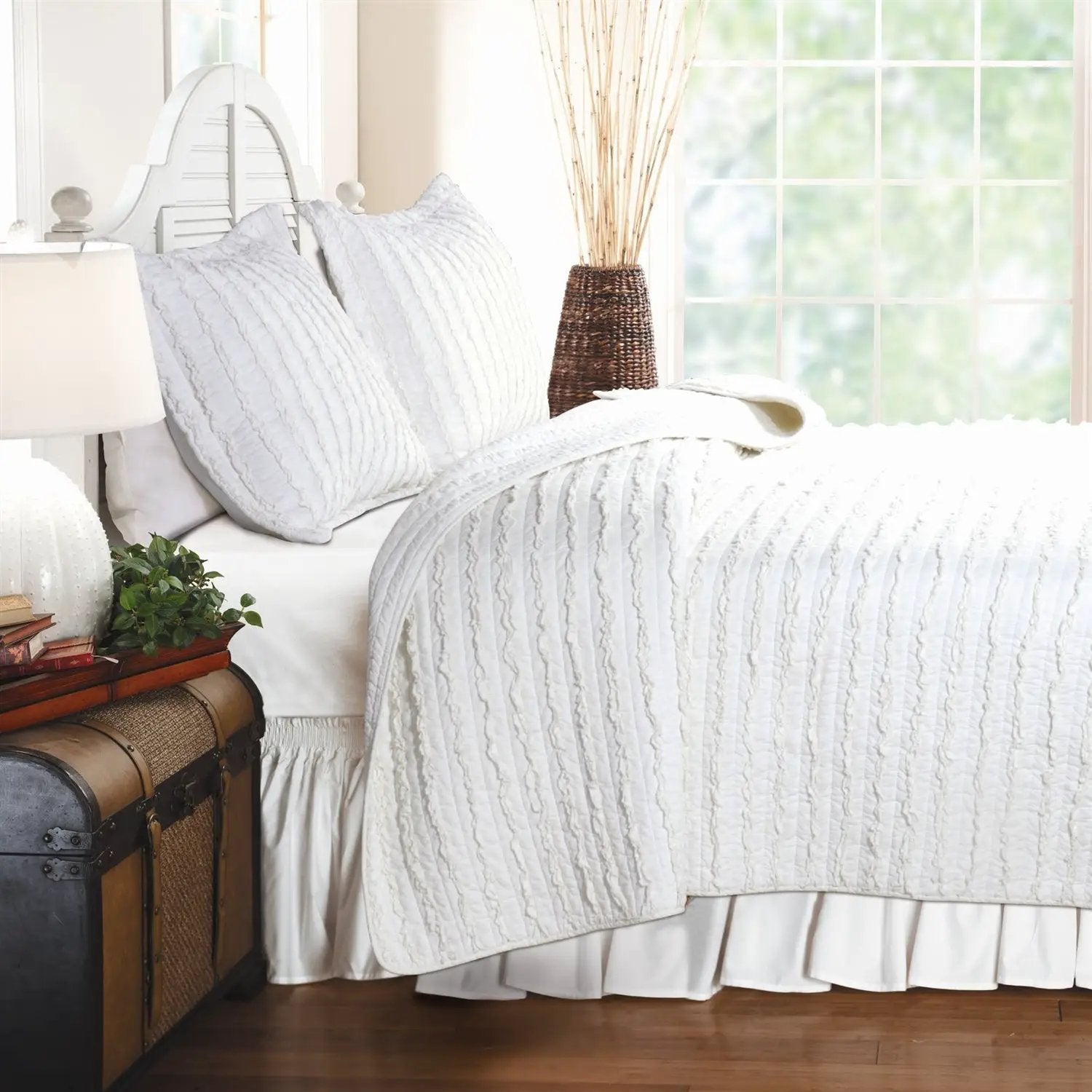 King size 3-Piece Quilt Set with 2 Pillow Shams 100% Cotton White Ruffles by HomePacific