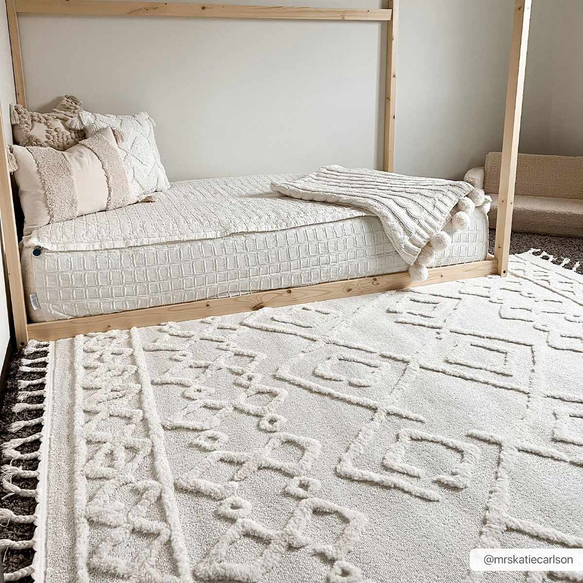 Gyundyukoru Area Rug - Clearance by Boutique Rugs
