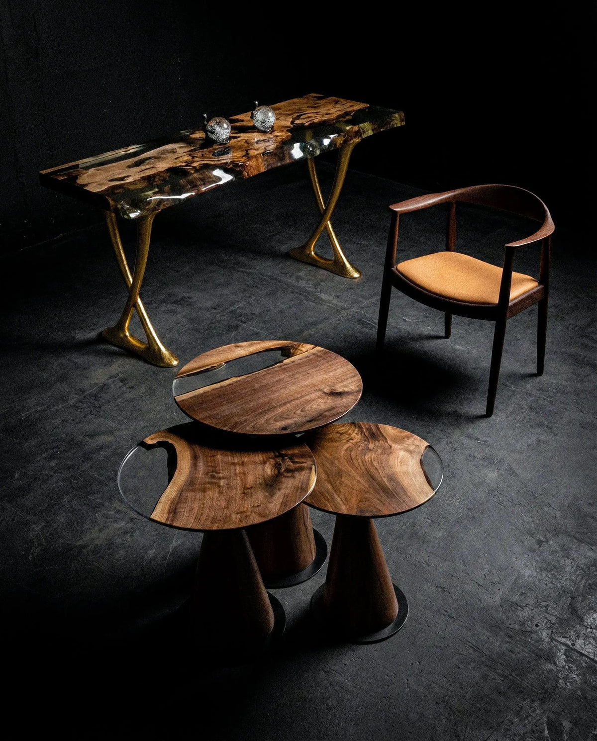 Mushroom Side & End table Made of Walnut and Epoxy Resin by Gizz
