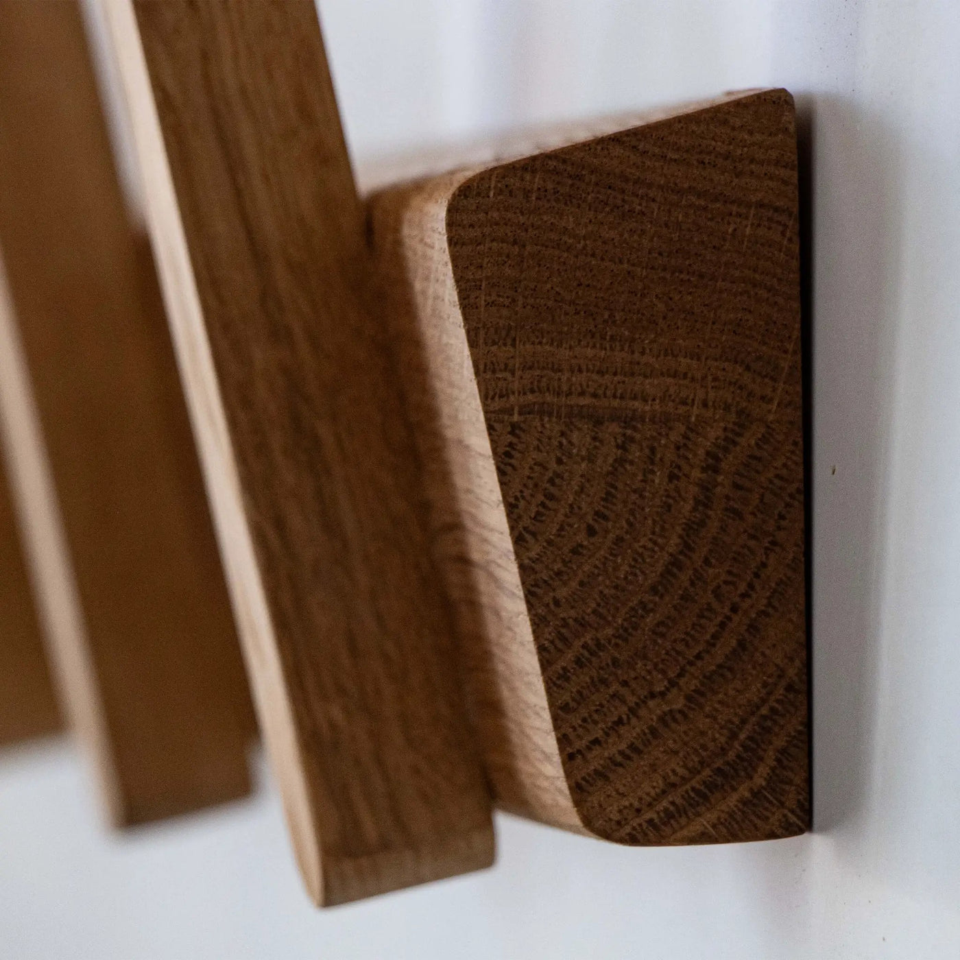 THE LISA - wall hanger by VARBROS