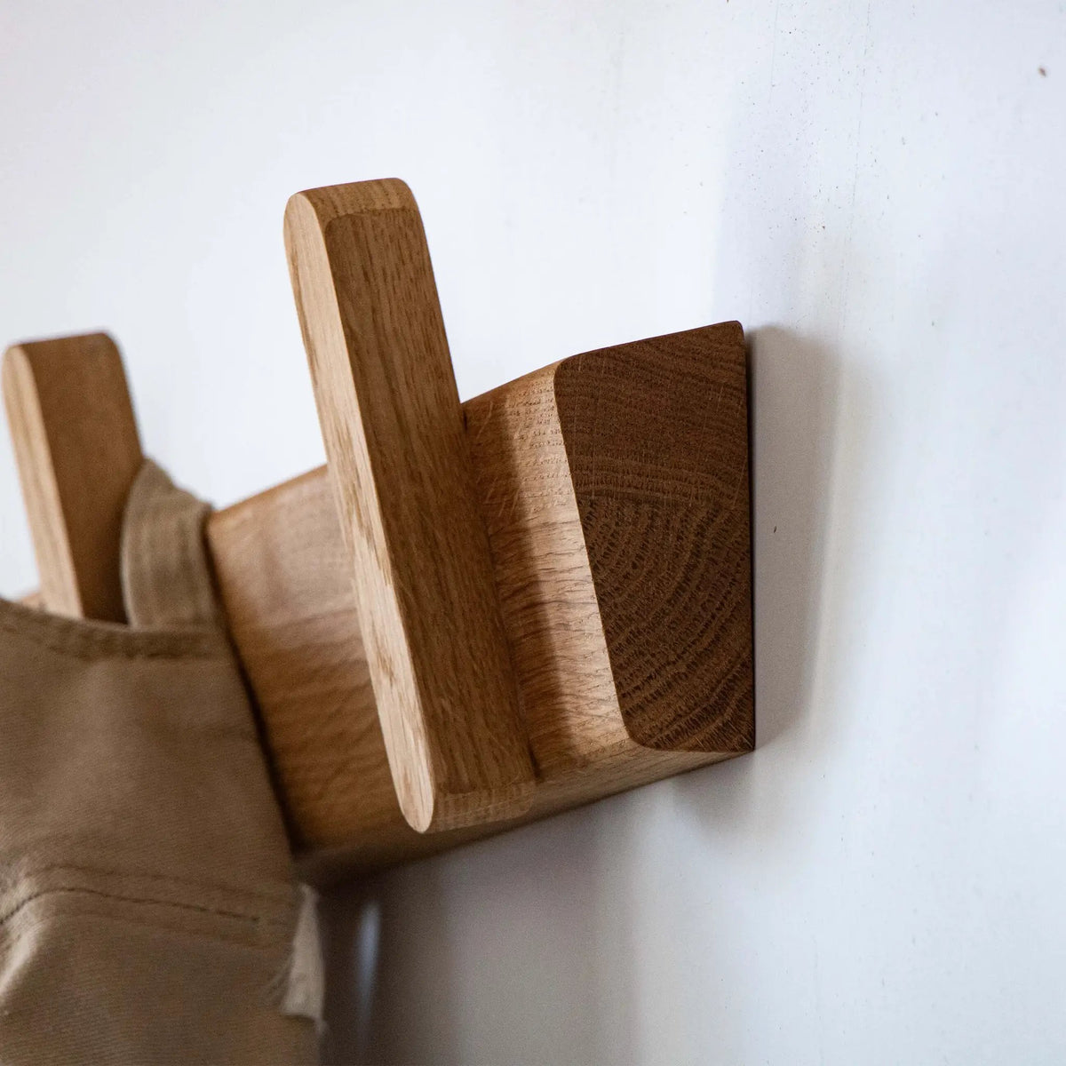 THE LISA - wall hanger by VARBROS