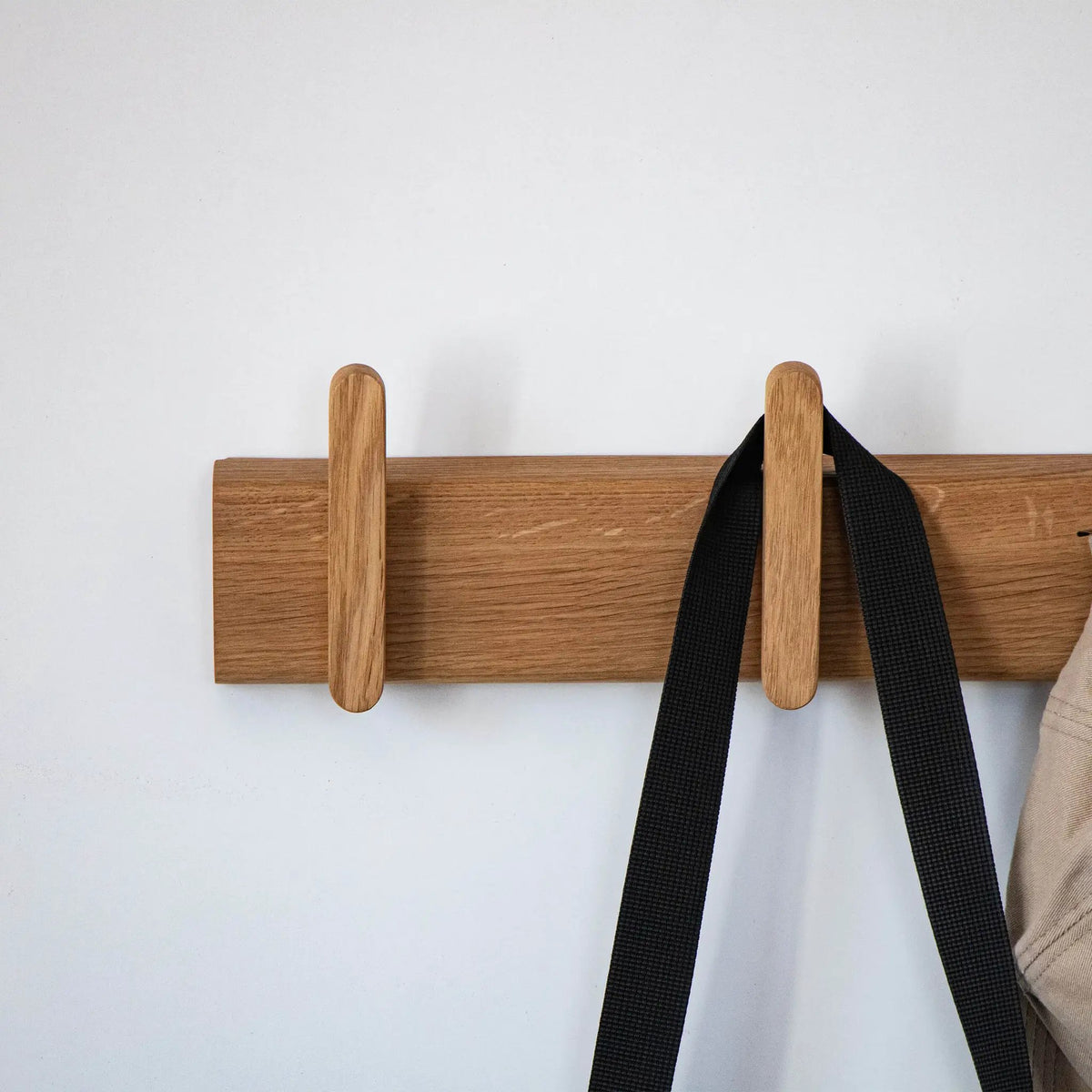 THE LISA - wall hanger by VARBROS