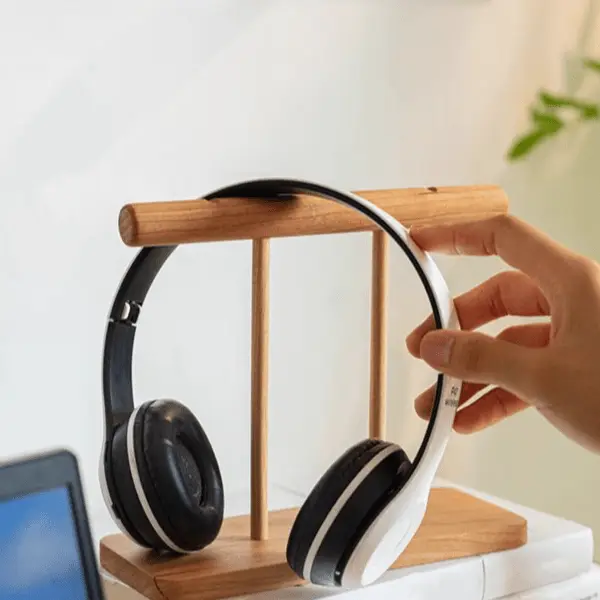 Page-Flipping Wooden Desktop Calendar