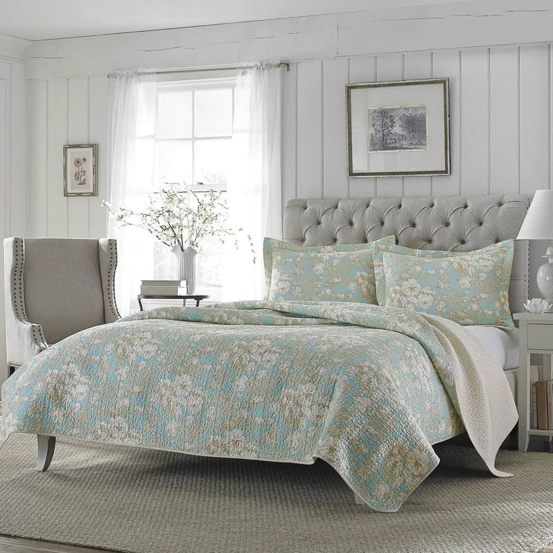 King size 3-Piece Reversible Cotton Quilt Set with Seafoam Blue Beige Floral Pattern by HomePacific