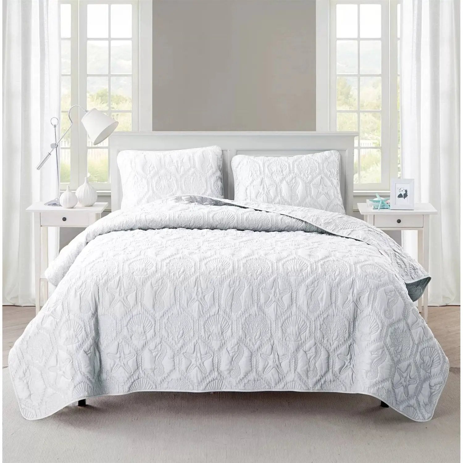 King size Coastal Beach Seashells Starfish Sea Horse White 3-Piece Quilt Set by HomePacific