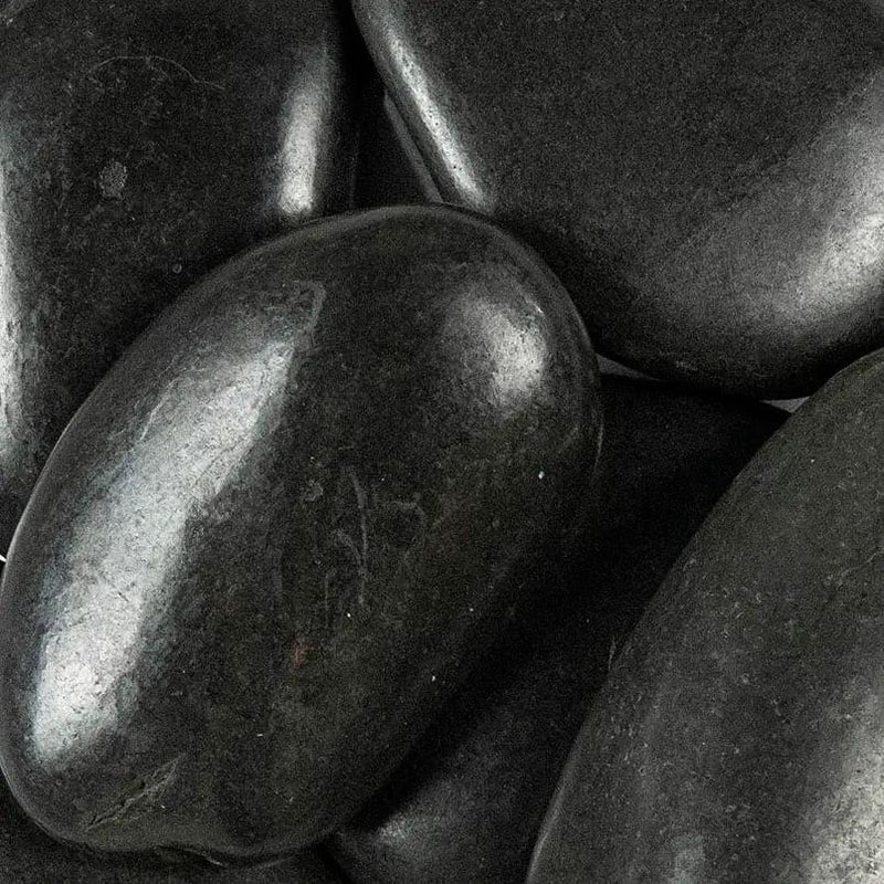 Black Polished Pebbles Quartzite Pavers 0.00 inch close up