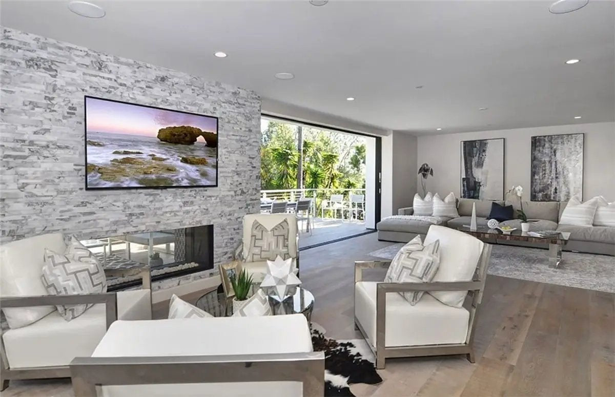 Calacatta Cressa 3d Honed Marble Pavers 6x24 in a finished room