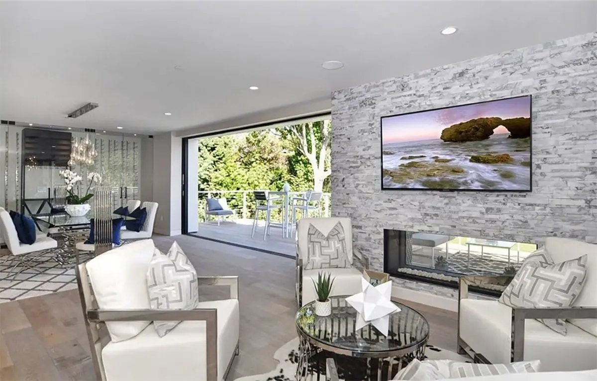 Calacatta Cressa 3d Honed Marble Pavers 6x12 in a finished room