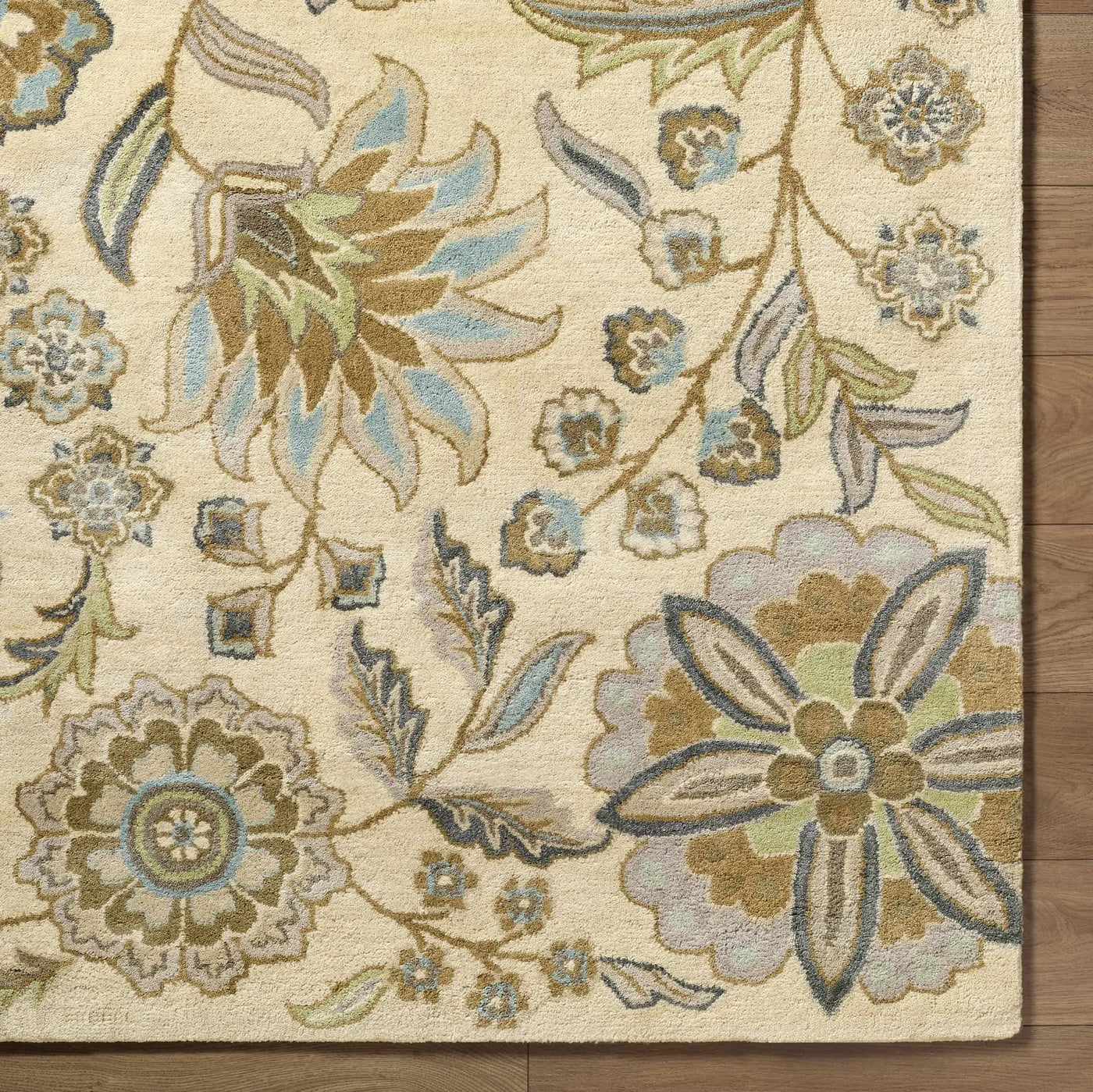 Mack Floral Wool Area Carpet by Boutique Rugs