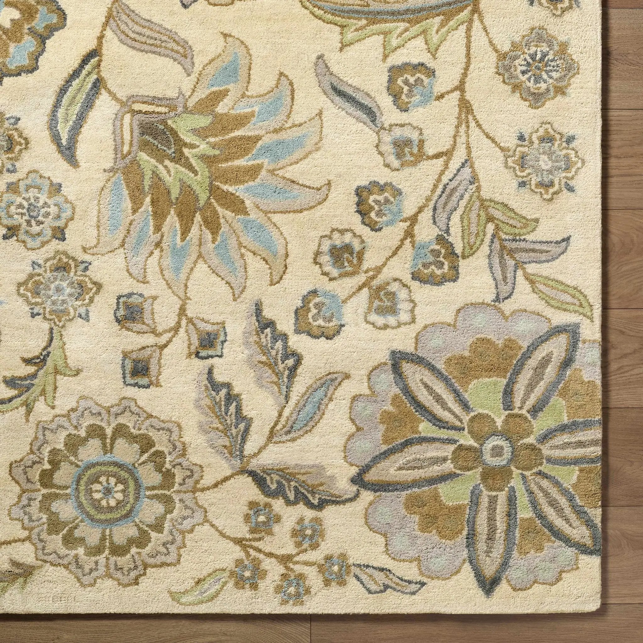 Mack Floral Wool Area Carpet by Boutique Rugs