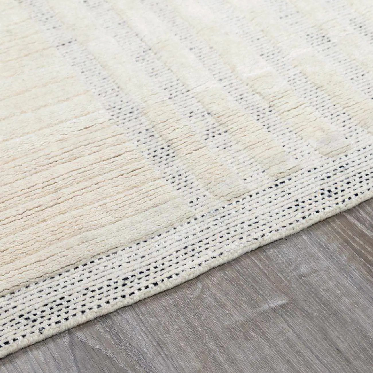 Yulia Wool Area Rug - Clearance by Boutique Rugs