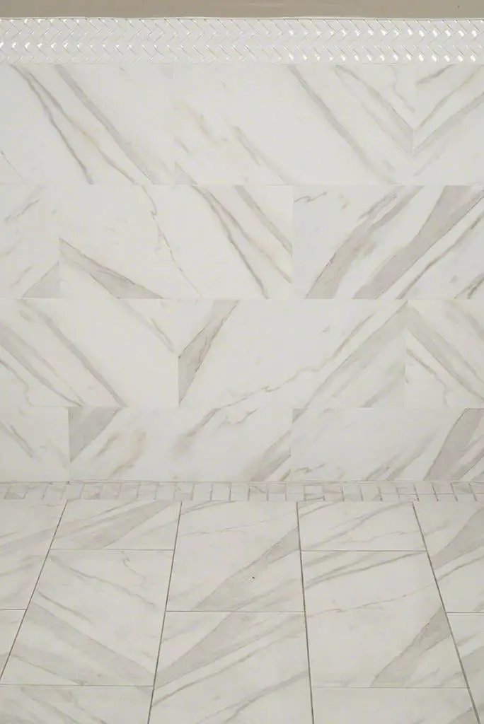 Pietra Calacatta Matte Marble Look Porcelain Mosaics 2x2 0.39 inch in a finished room
