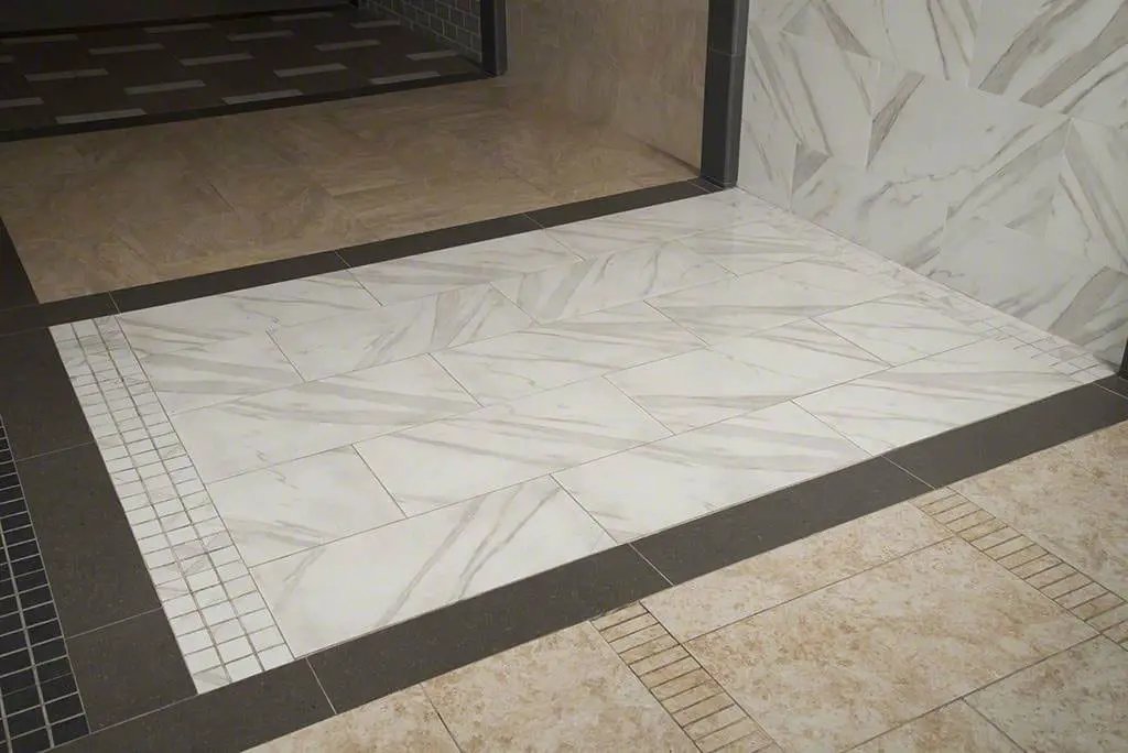 Pietra Calacatta Polished Bullnose Marble Look Porcelain Moldings 3x18 in a finished room