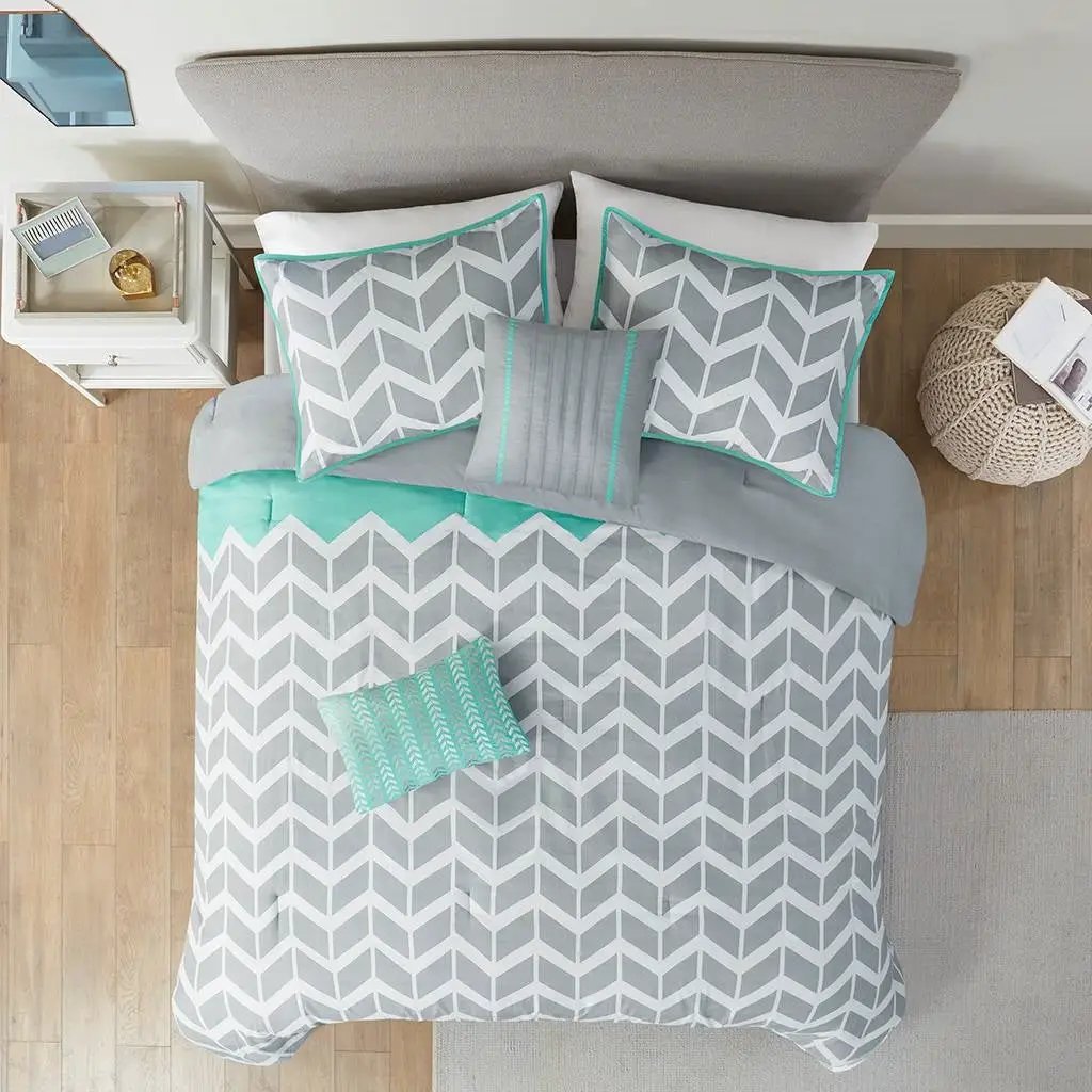 Full/Queen Reversible Comforter Set with Grey White Aqua Teal Chevron Pattern by HomePacific
