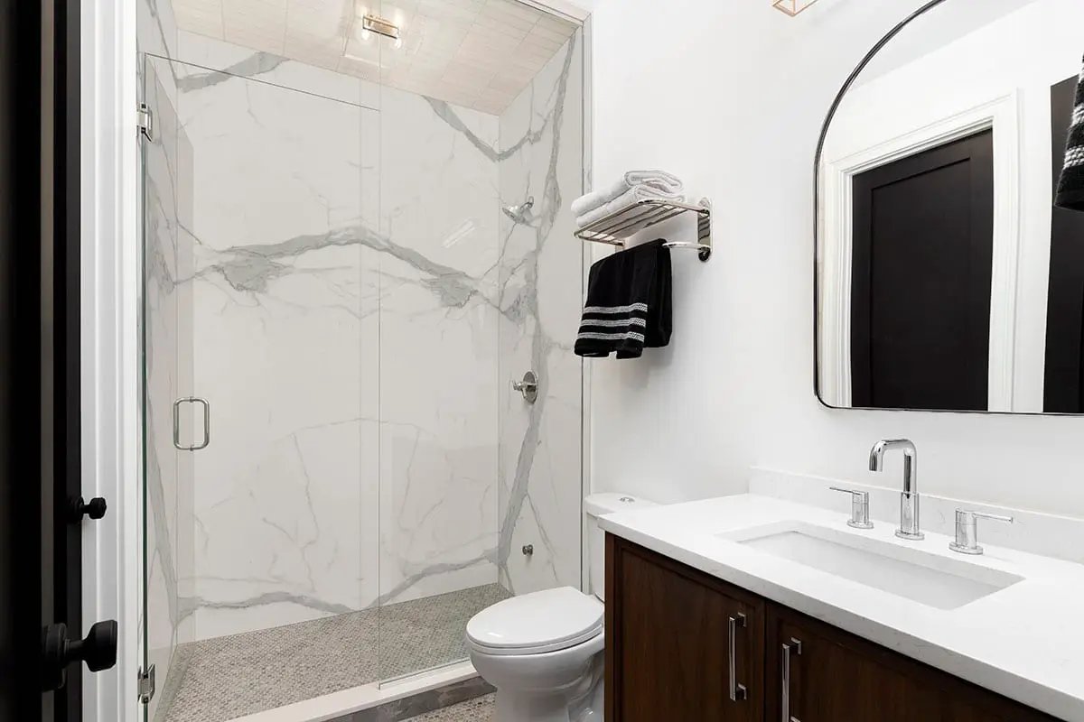 Montblanc Statuario Polished Porcelain Tiles 31.5x71 in a finished room