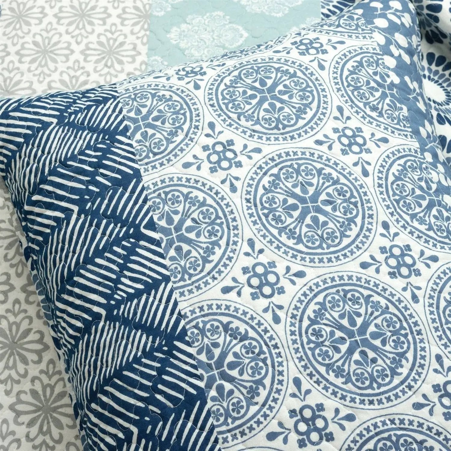 Full/Queen Lightweight 3 Piece Reversible Botanical Blue Damask Quilt Set by HomePacific