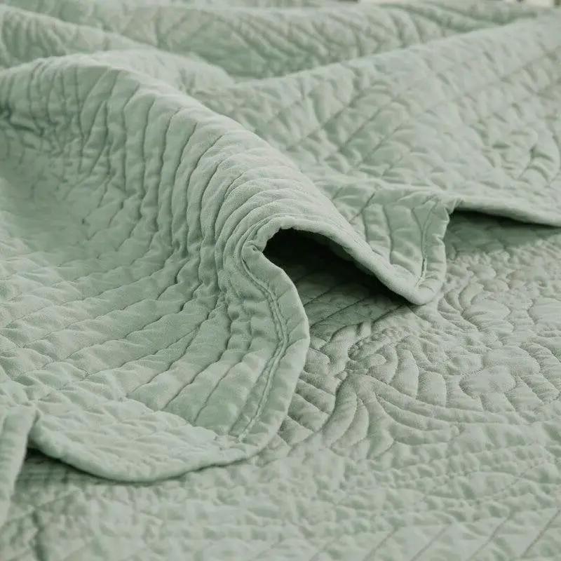 Full/Queen size 3-Piece Reversible Scalloped Edges Microfiber Quilt Set in Seafoam by HomePacific