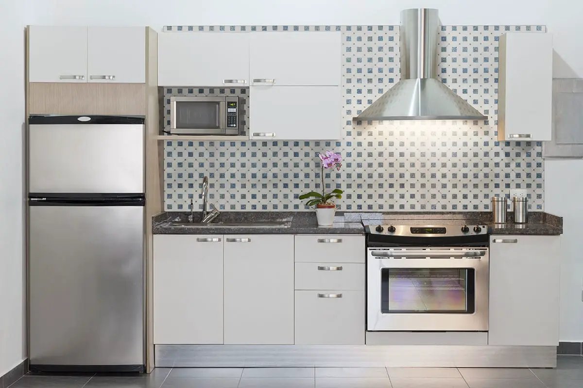 Azula Hatchwork Polished Pattern Marble Mosaics in a finished room