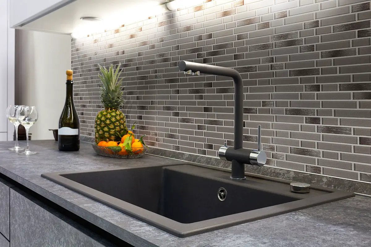 Champagne Blend Interlocking 6mm Pattern Glass Mosaics in a finished room