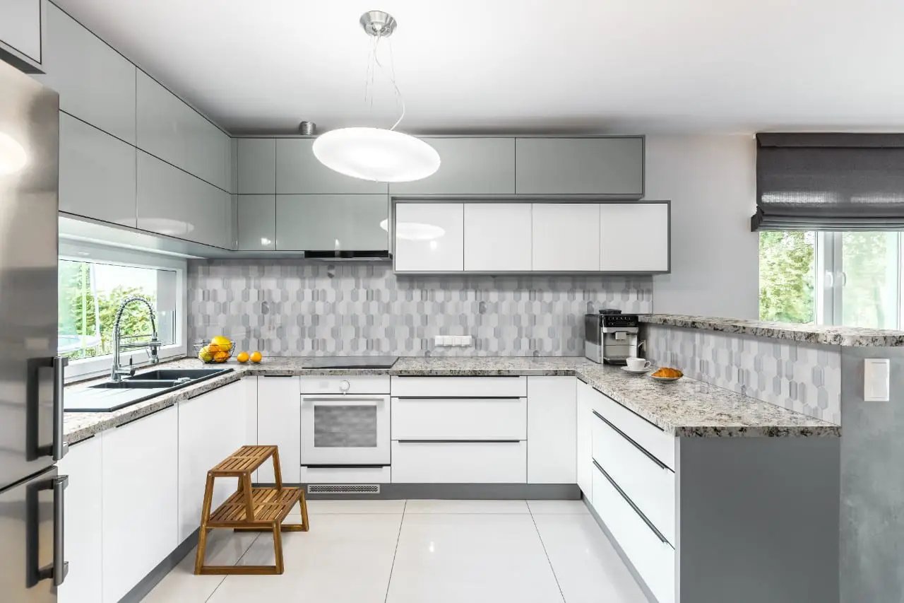 Harlow Picket 8mm Pattern Glass Mosaics in a finished room