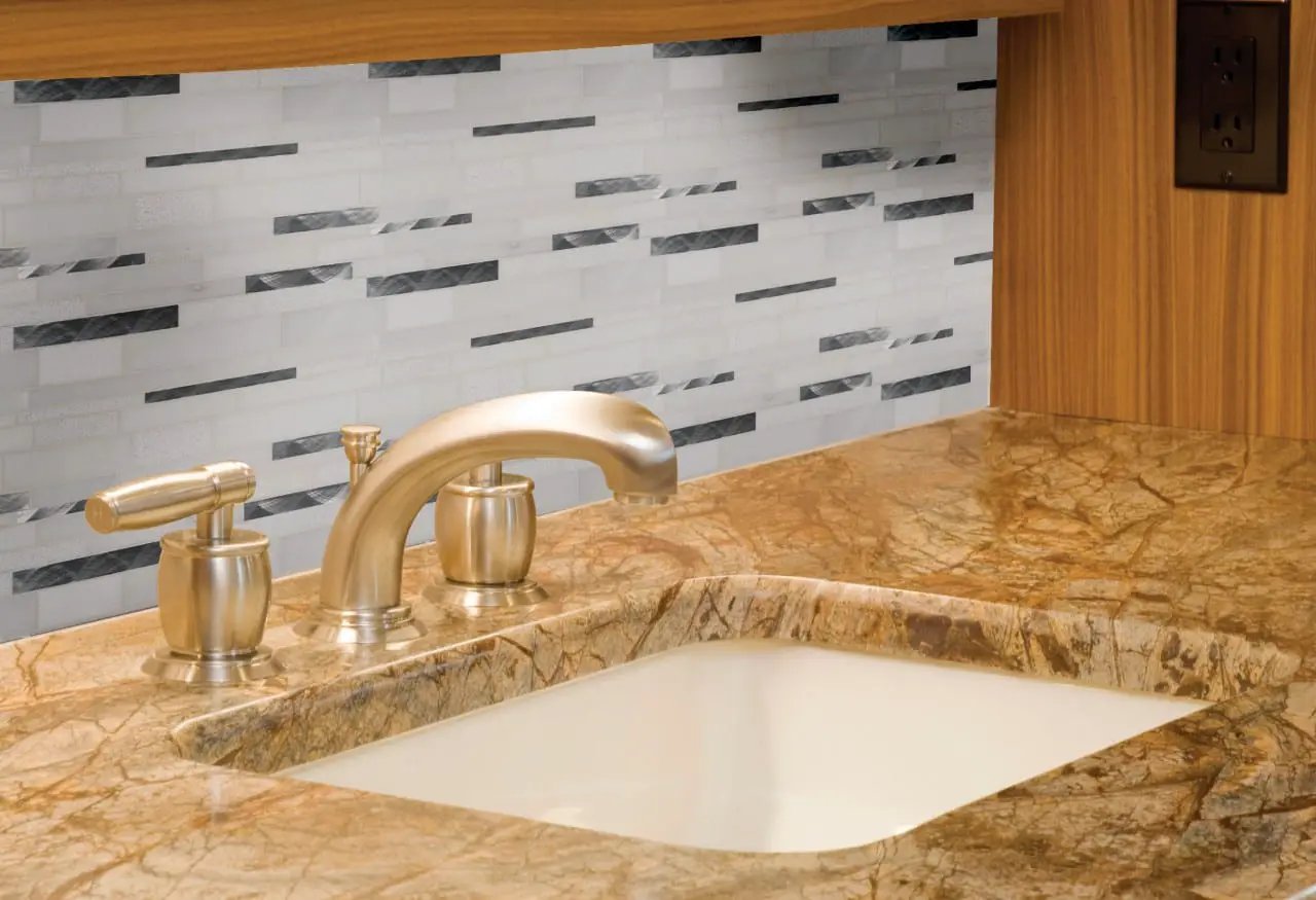 Moderno Blanco Interlocking 12x18 Pattern 8mm Metal Mosaics in a finished room