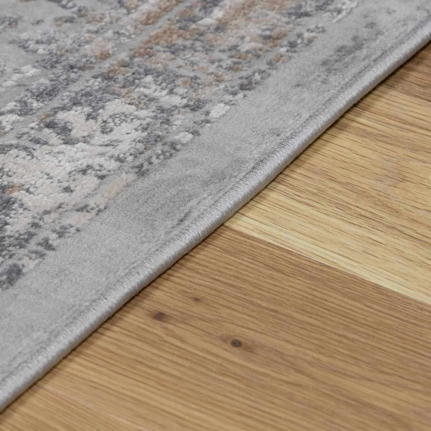 Speaks Traditional Textured Luxe Rug by Boutique Rugs