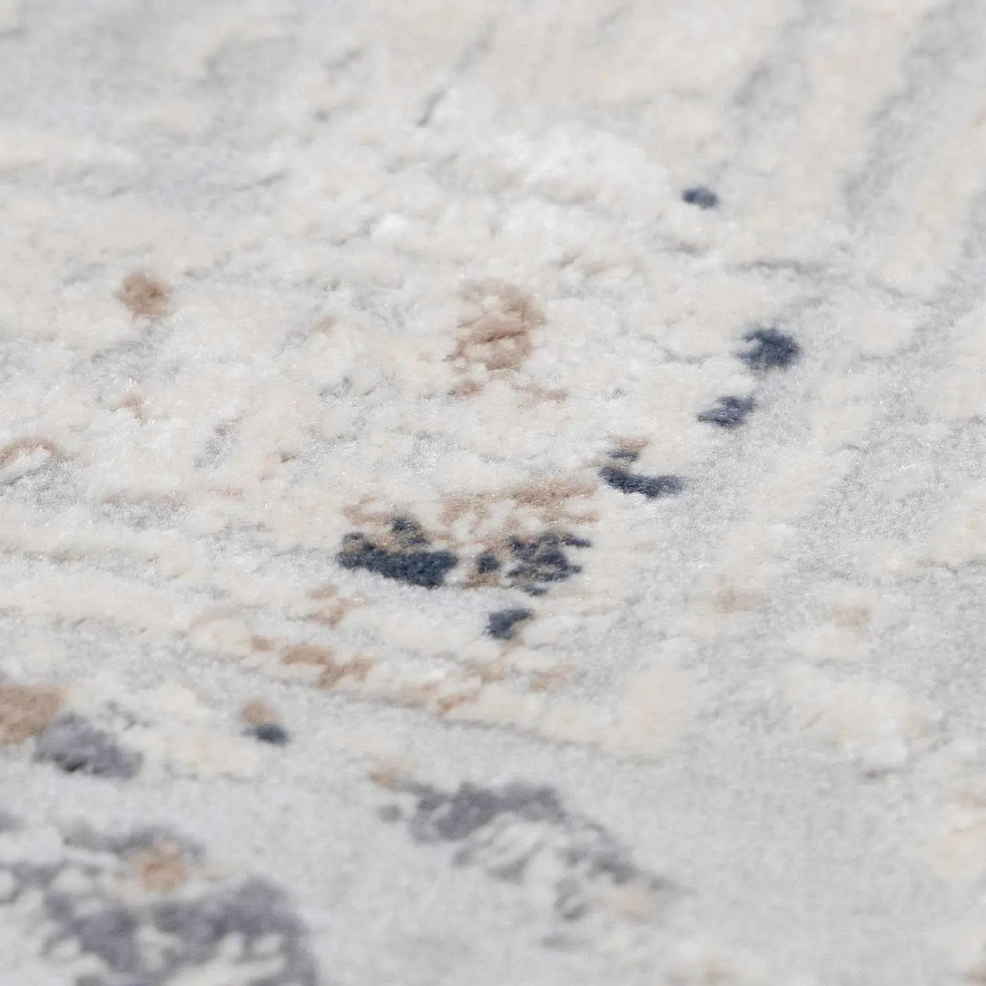 Speaks Traditional Textured Luxe Rug by Boutique Rugs