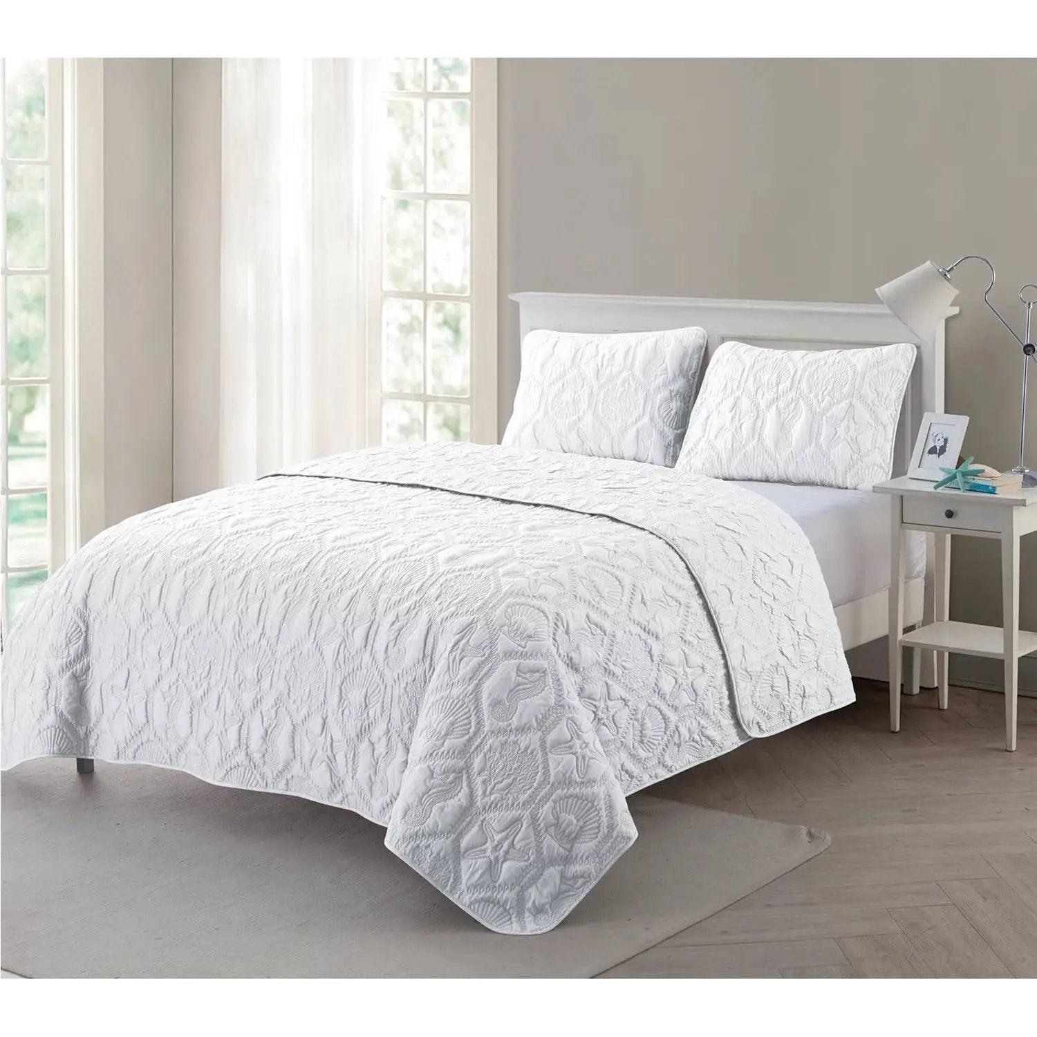 Queen size Coastal Beach Seashells Starfish Sea Horse White 3-Piece Quilt Set by HomePacific