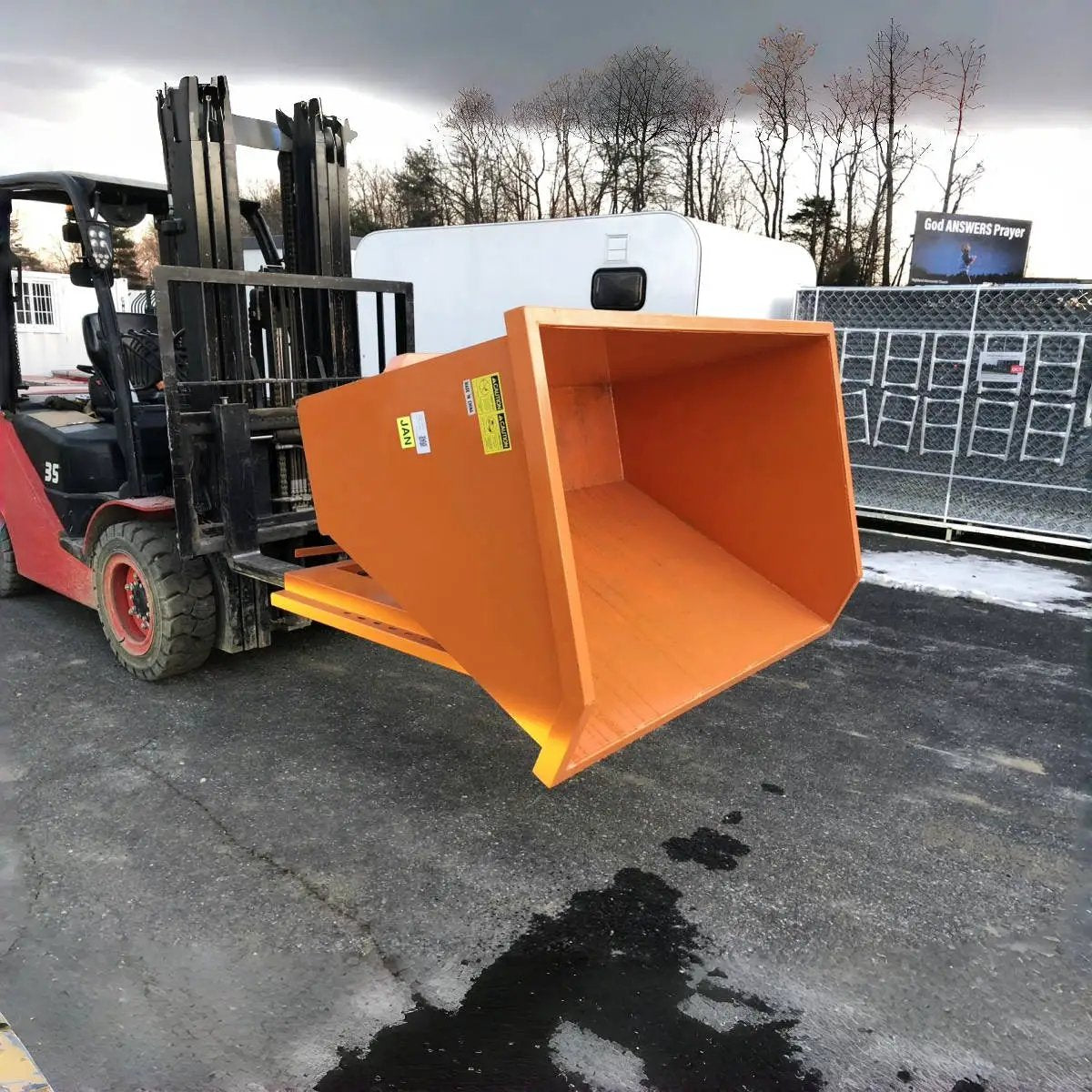 Greatbear Self Dumping Forklift Hopper - 1.5 Cubic Yard Capacity by Chery Industrial