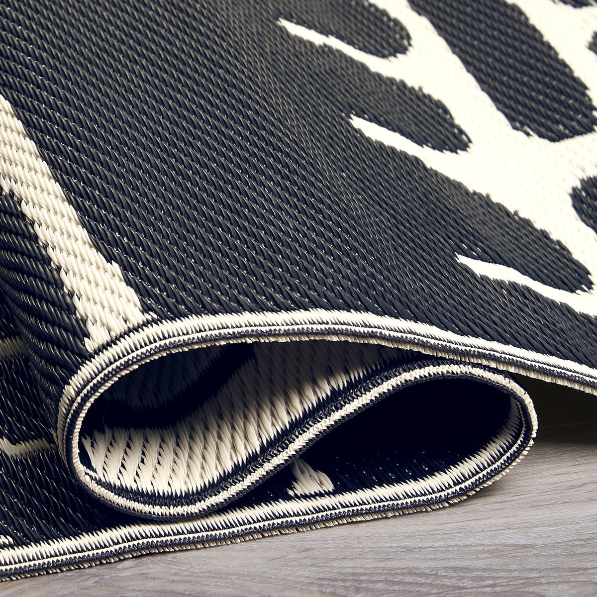 Serowe - Black & White Outdoor Rug for Patio, photo 4 of 9