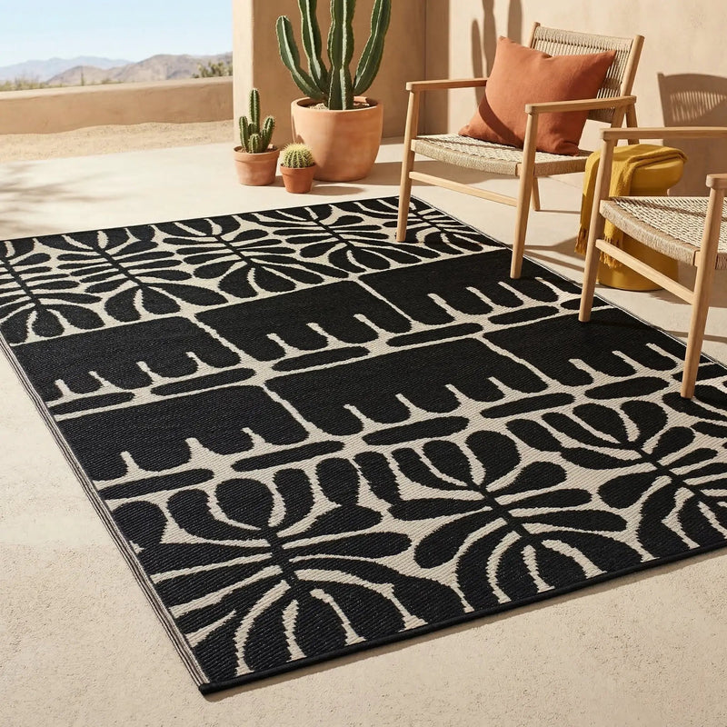 Serowe - Black & White Outdoor Rug for Patio by Fab Habitat