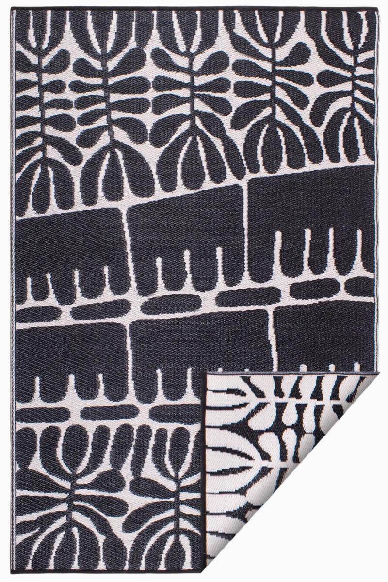 Serowe - Black & White Outdoor Rug for Patio by Fab Habitat