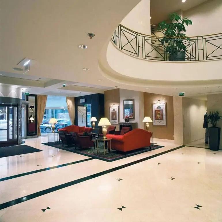 Crema Marfil Classic Polished Marble Tiles 18x18 in a finished room