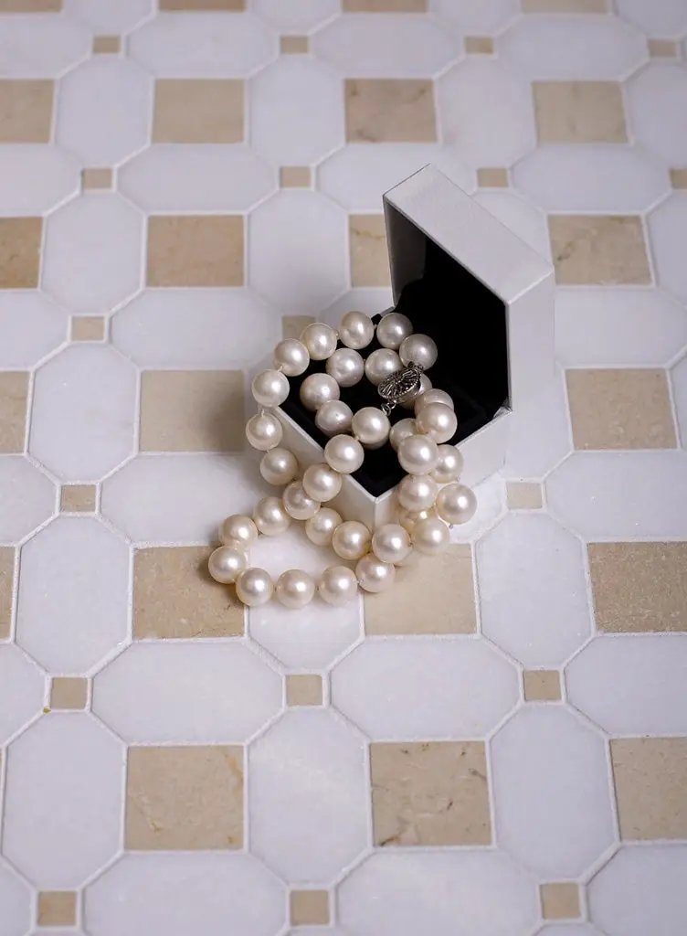 Naples White Beige 12x12 Polished Thassos Octagon & Crema Marfil Square Marble Mosaic Tile (5 pack, 5.17 sq ft/case) by Apollo Tile