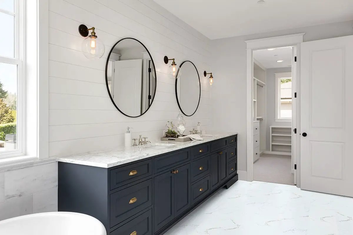 Trecento Calacatta Serra Semi Gloss End Cap Marble Look Lvt Moldings 1.5x0.25 in a finished room