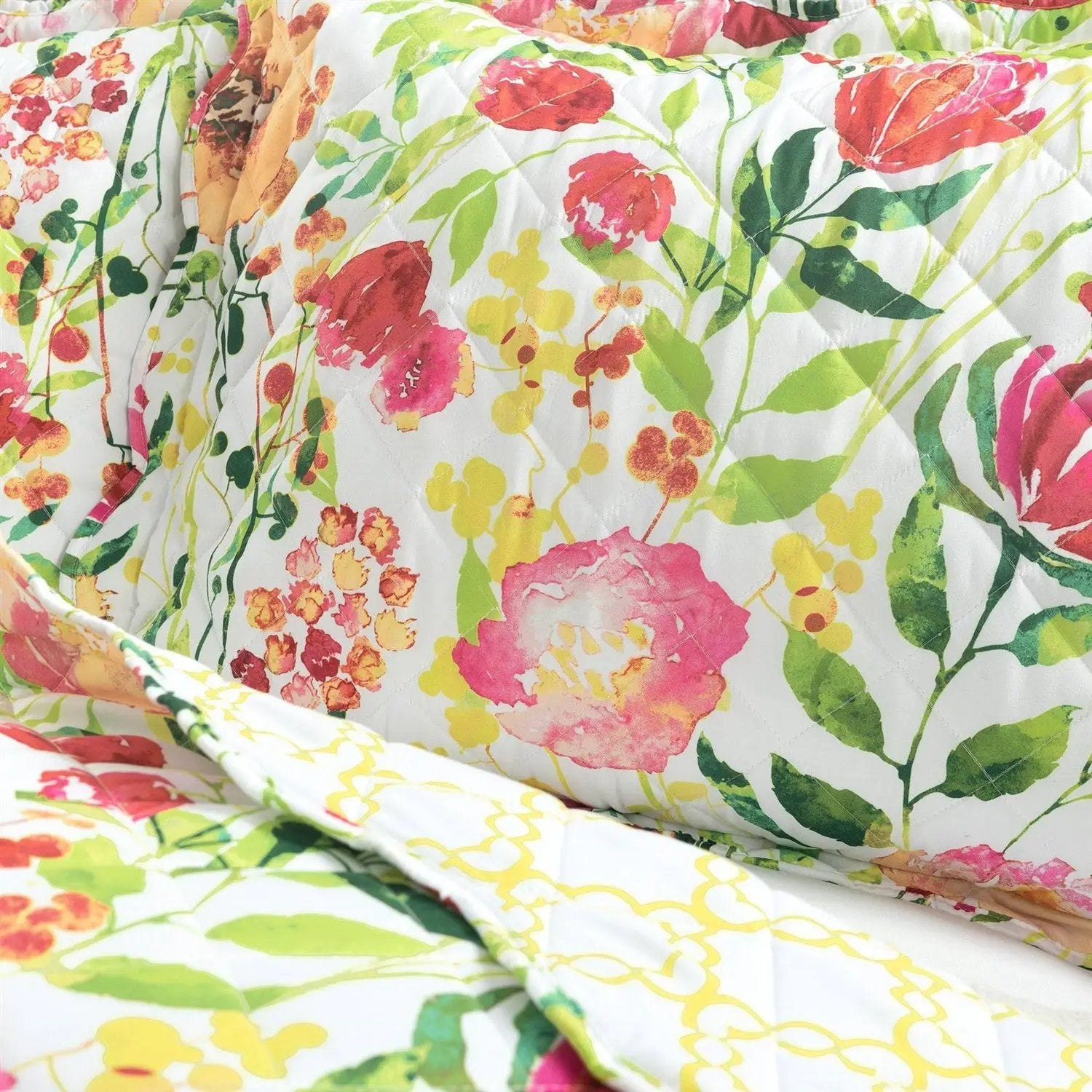 Full/Queen Lightweight Polyester Scalloped Edges Floral Quilt Set by HomePacific