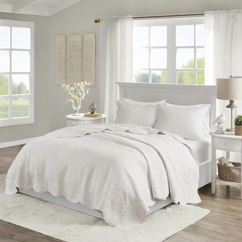 Full/Queen size 3-Piece Reversible Scalloped Edges Microfiber Quilt Set in White by HomePacific