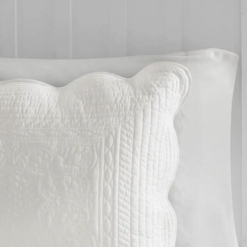 Full/Queen size 3-Piece Reversible Scalloped Edges Microfiber Quilt Set in White by HomePacific