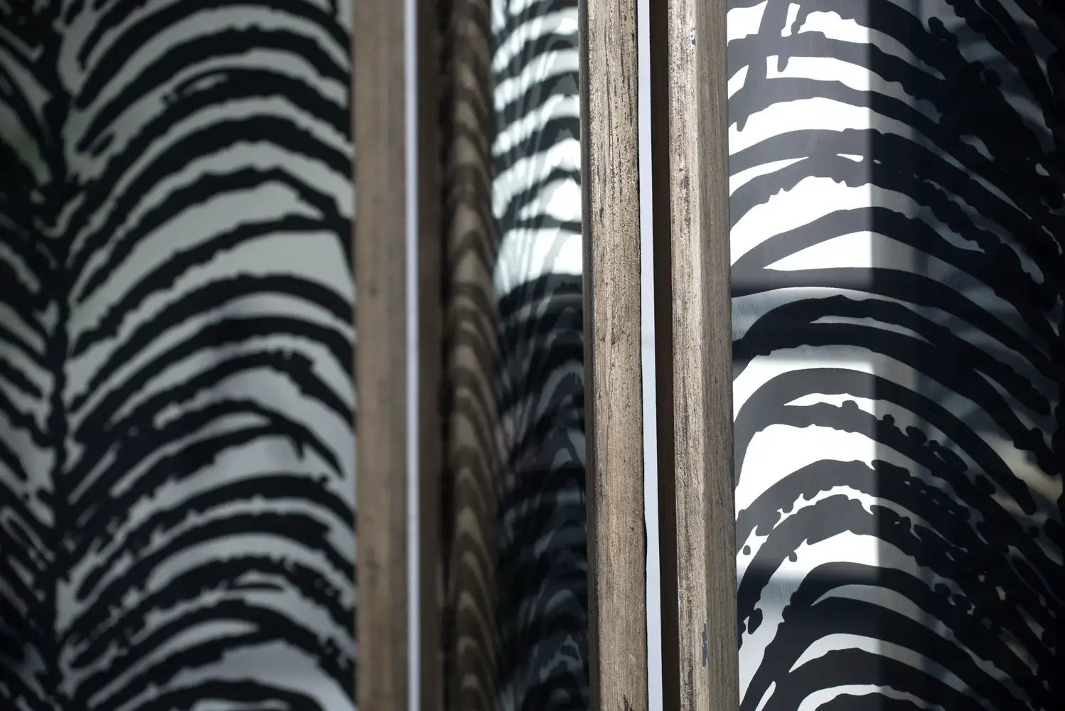 Room Divider, Herero 4 Panel Decorative Screen - Black by HouseOfZazla