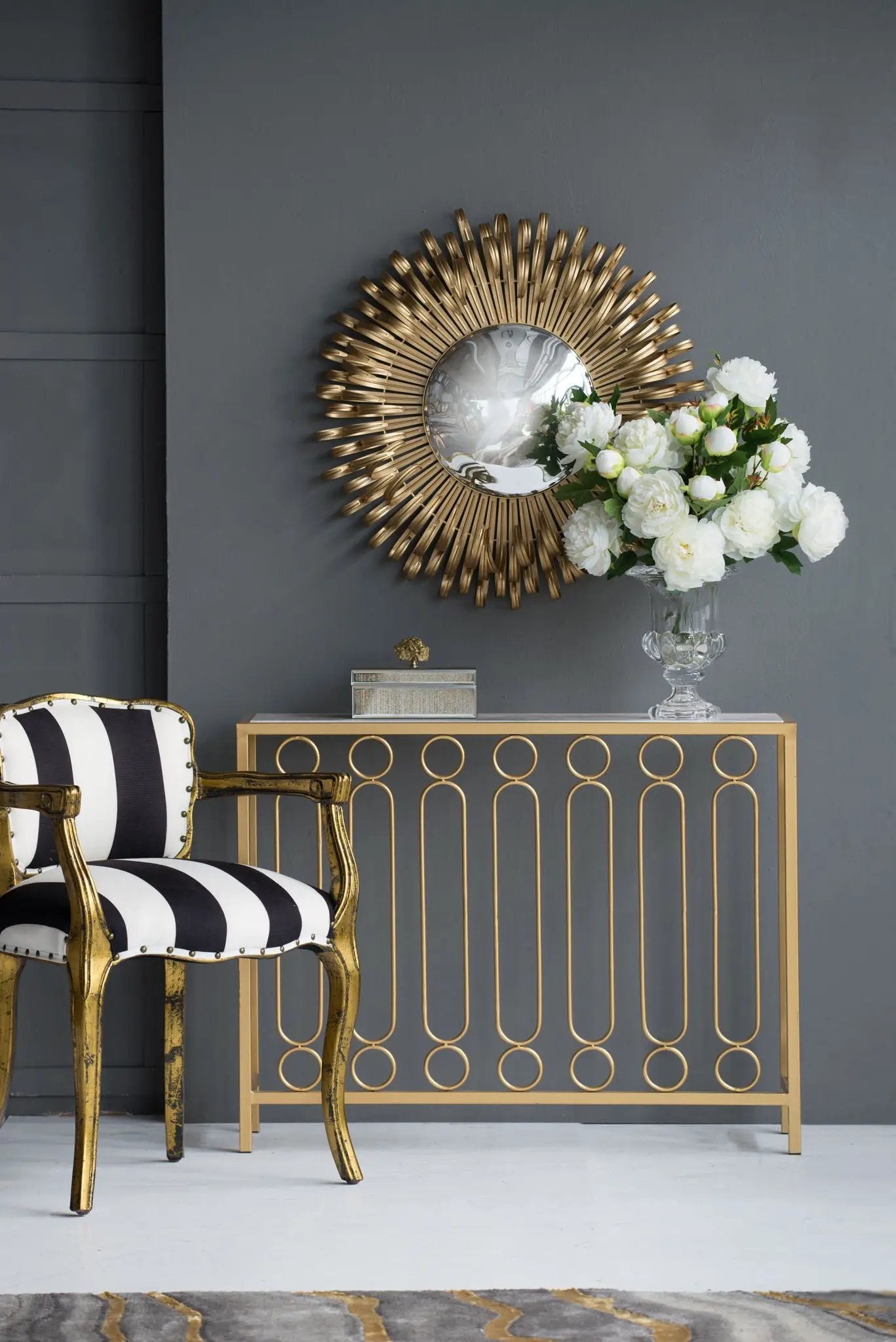 Sunburst Design Wall Mirror Decorative en For Entryway, Modern Living Room - Gold by HouseOfZazla