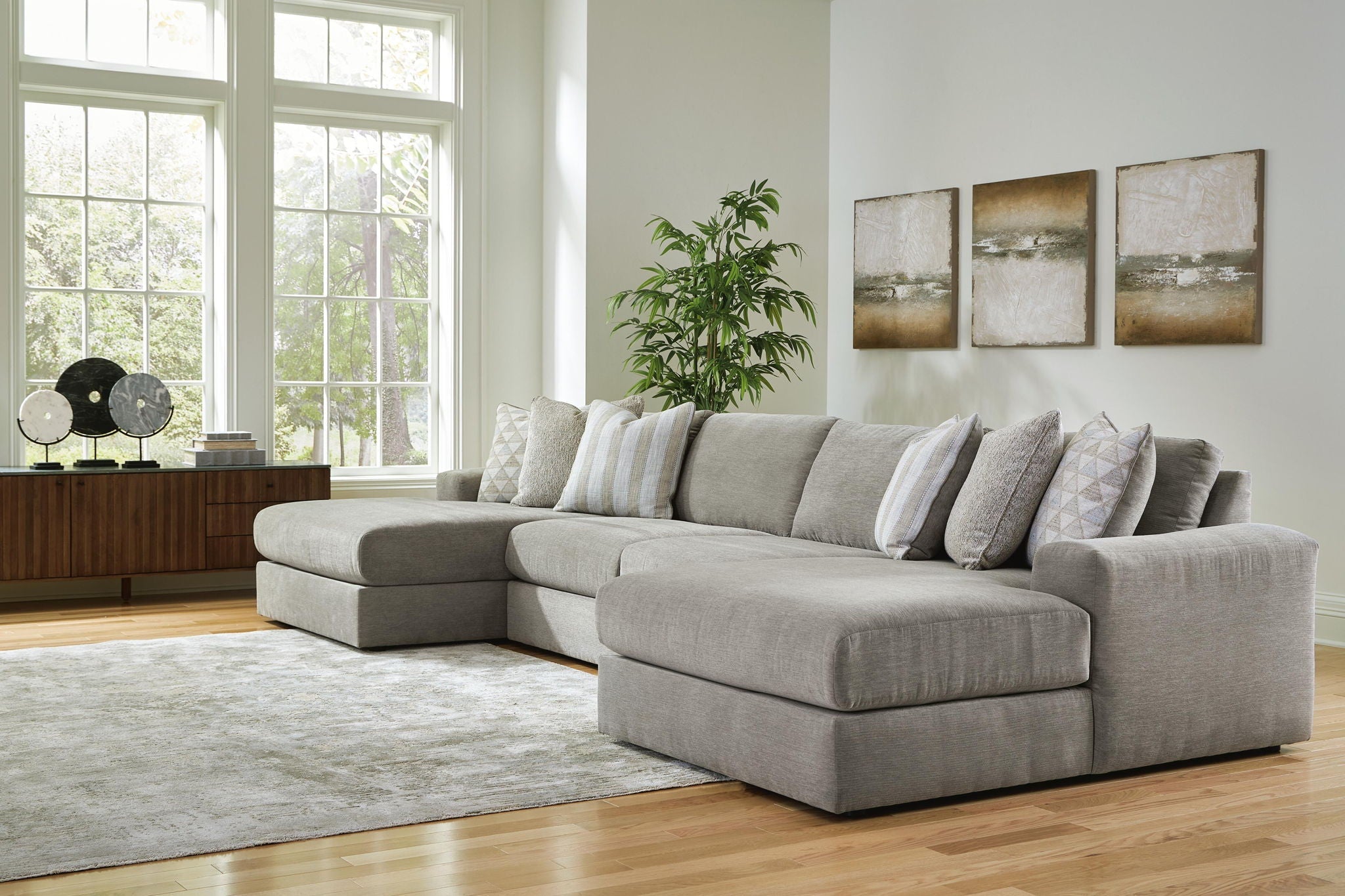 Avaliyah - Sectional by Unique Piece Furniture