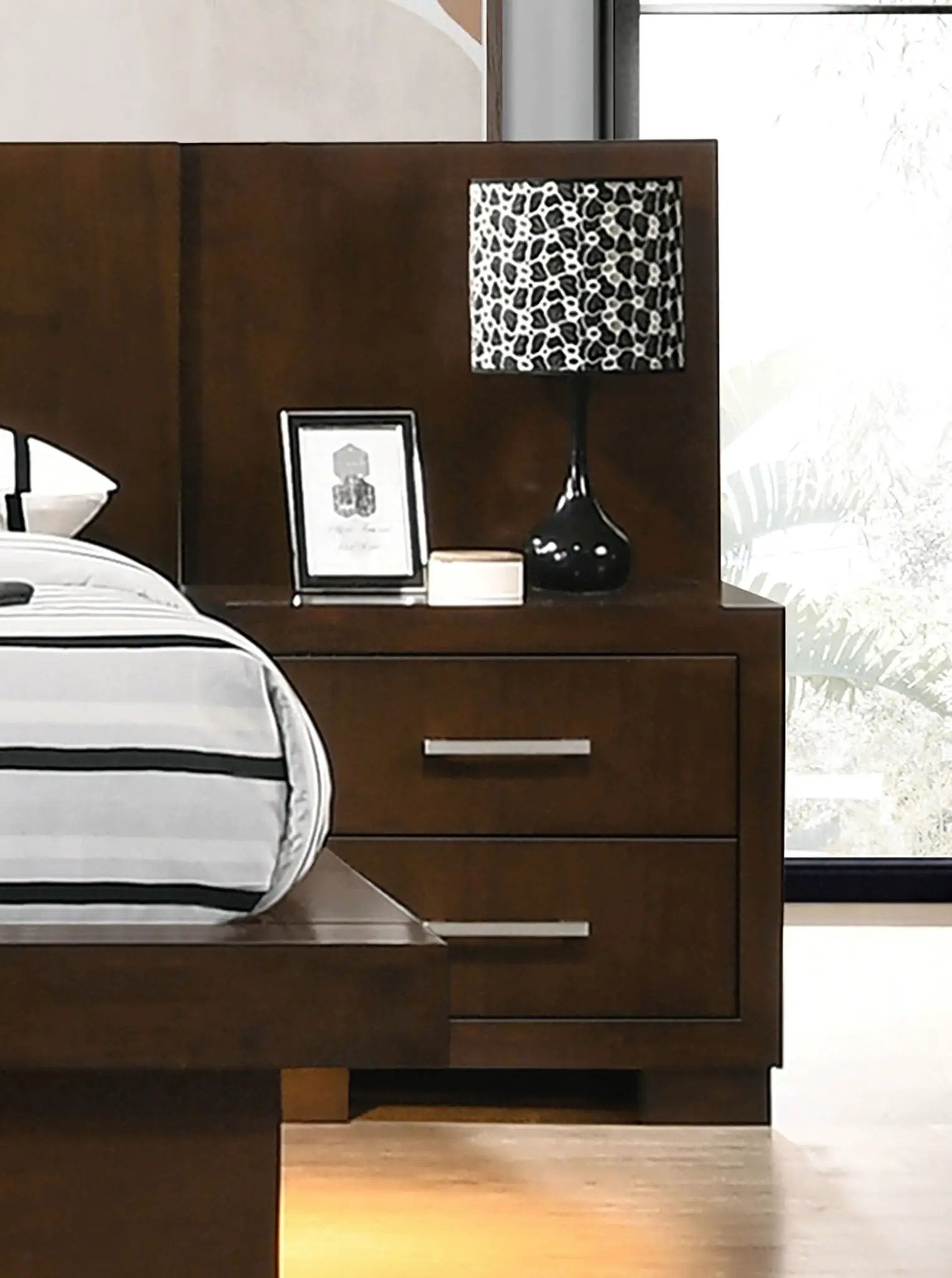 Jessica 5-piece Queen LED Bedroom Set Cappuccino by Unique Piece Furniture