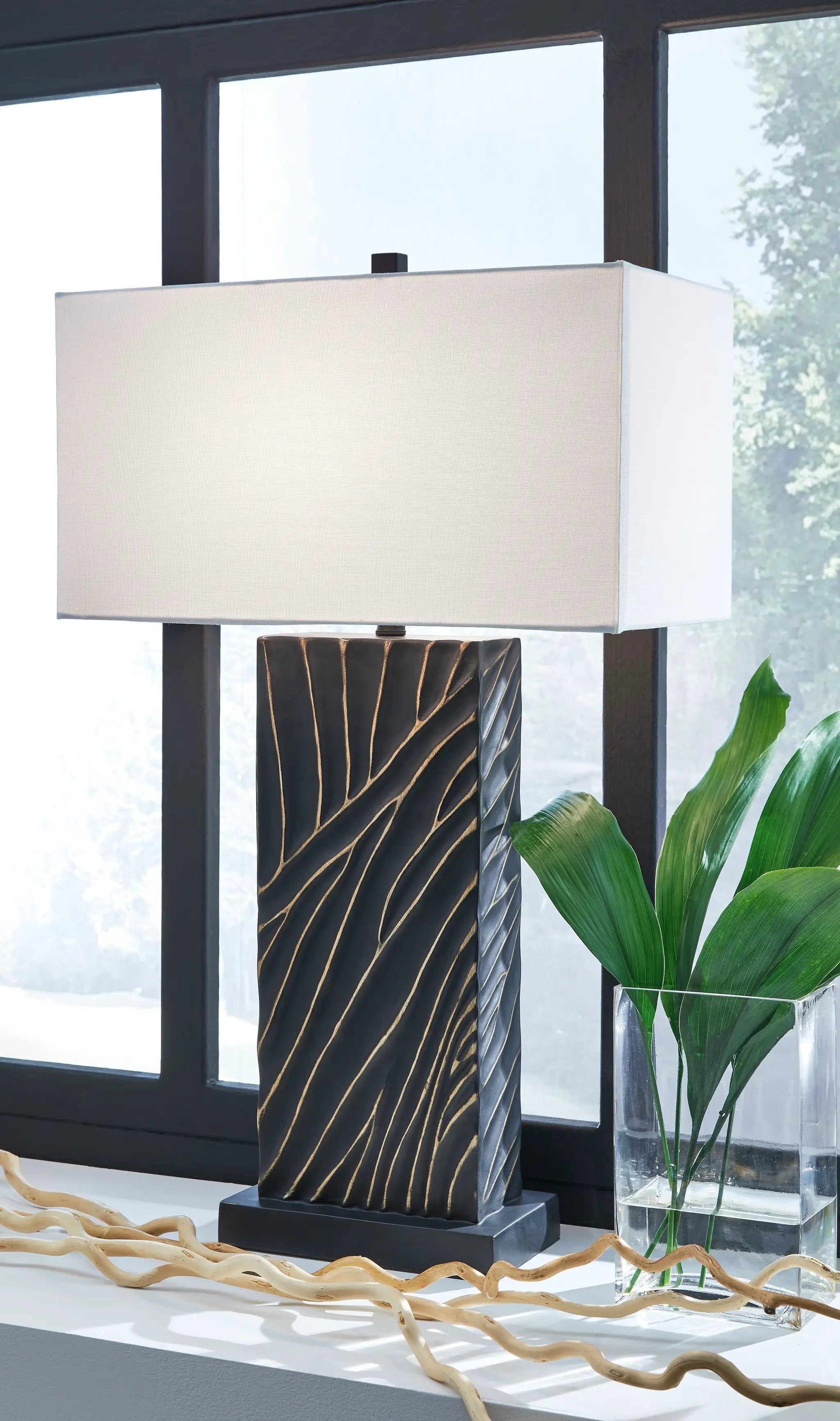 Bartlen - Poly Table Lamp - Black / Gold Finish by Unique Piece Furniture