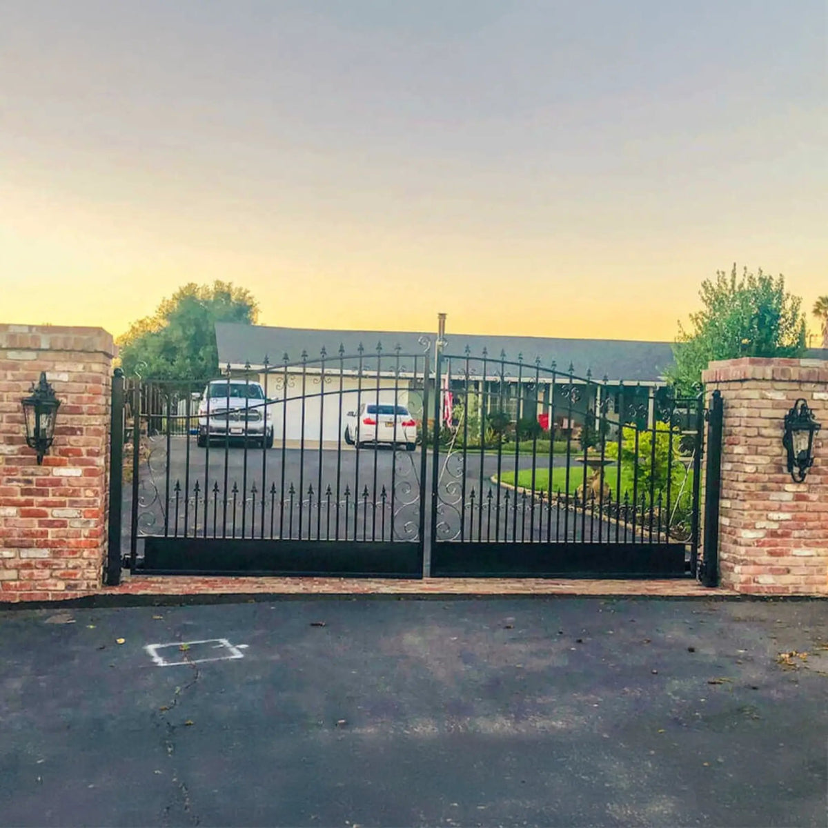 [12-18FT] Heavy-Duty Venice-Style Steel Dual-Swing Driveway Gate (SAK68025) by SAKSBY WHOLESALE
