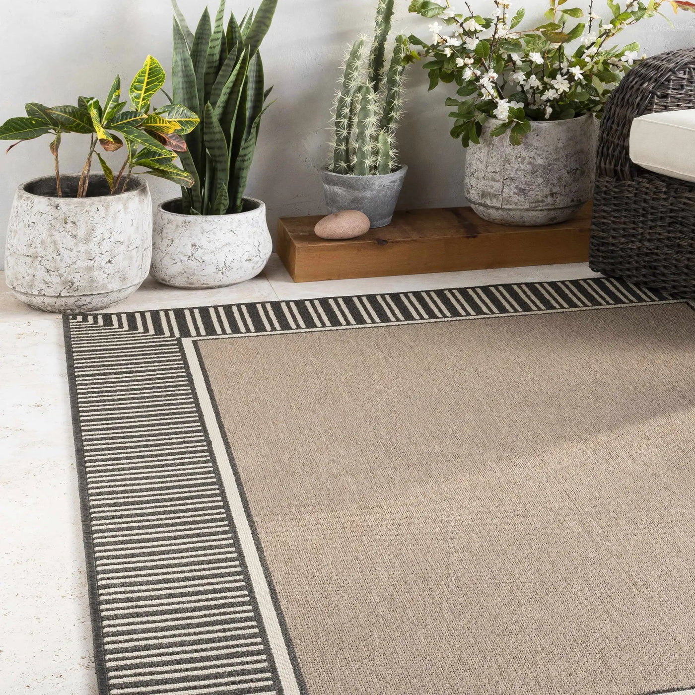 Janamuato White Geometric Cement Outdoor Planter by Boutique Rugs