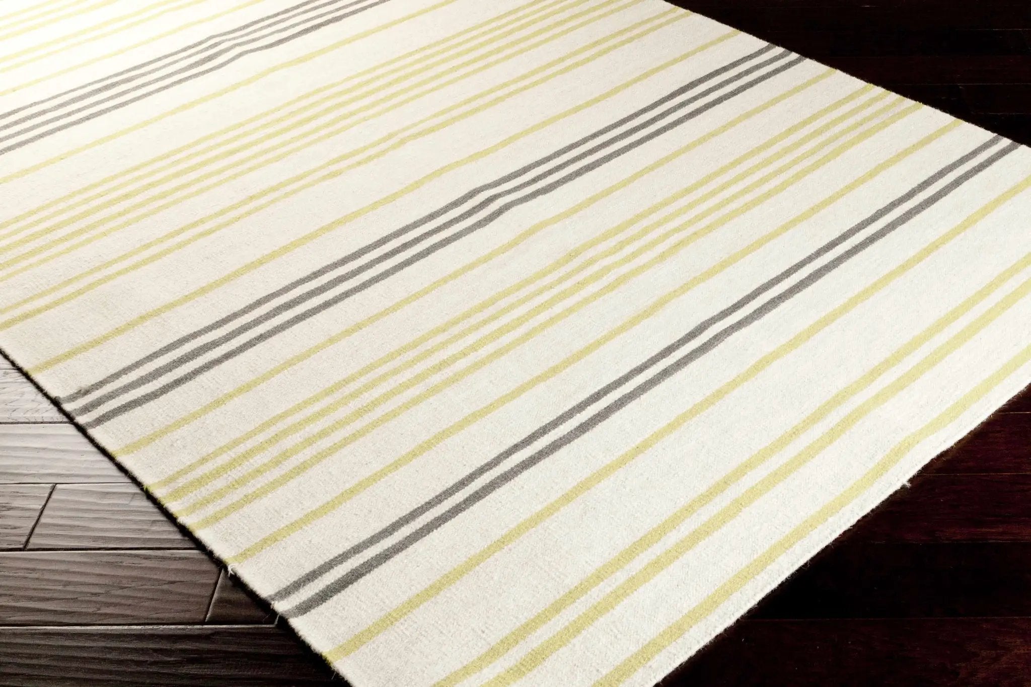 Aloma Area Rug - Clearance by Boutique Rugs