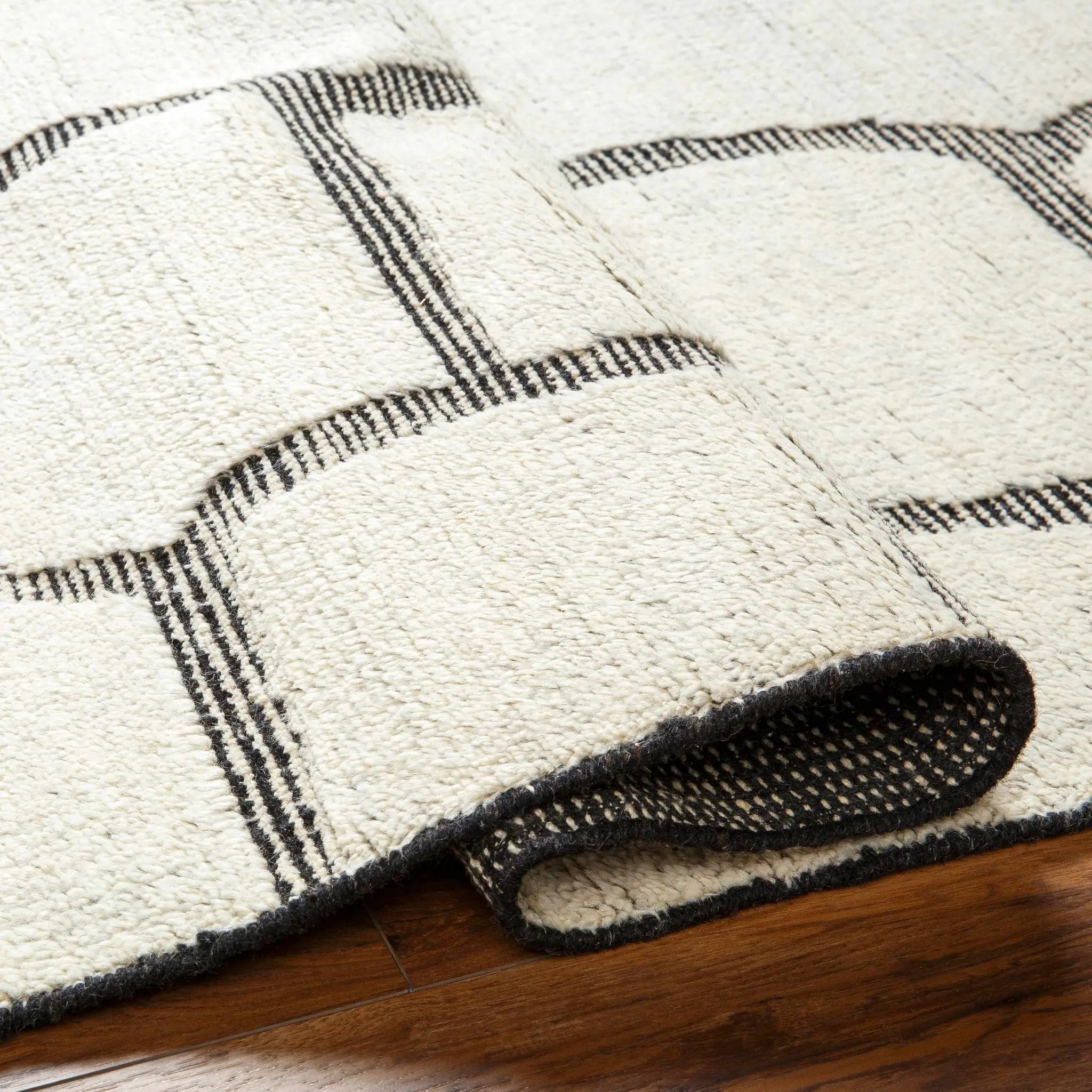 Amira Hand Knotted Wool Area Rug - Clearance by Boutique Rugs